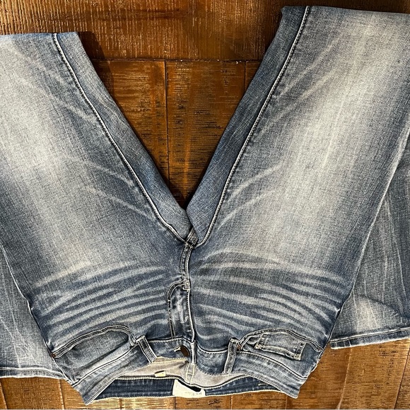 BKE,Guess Jeans GREAT Condition! - Picture 10 of 16